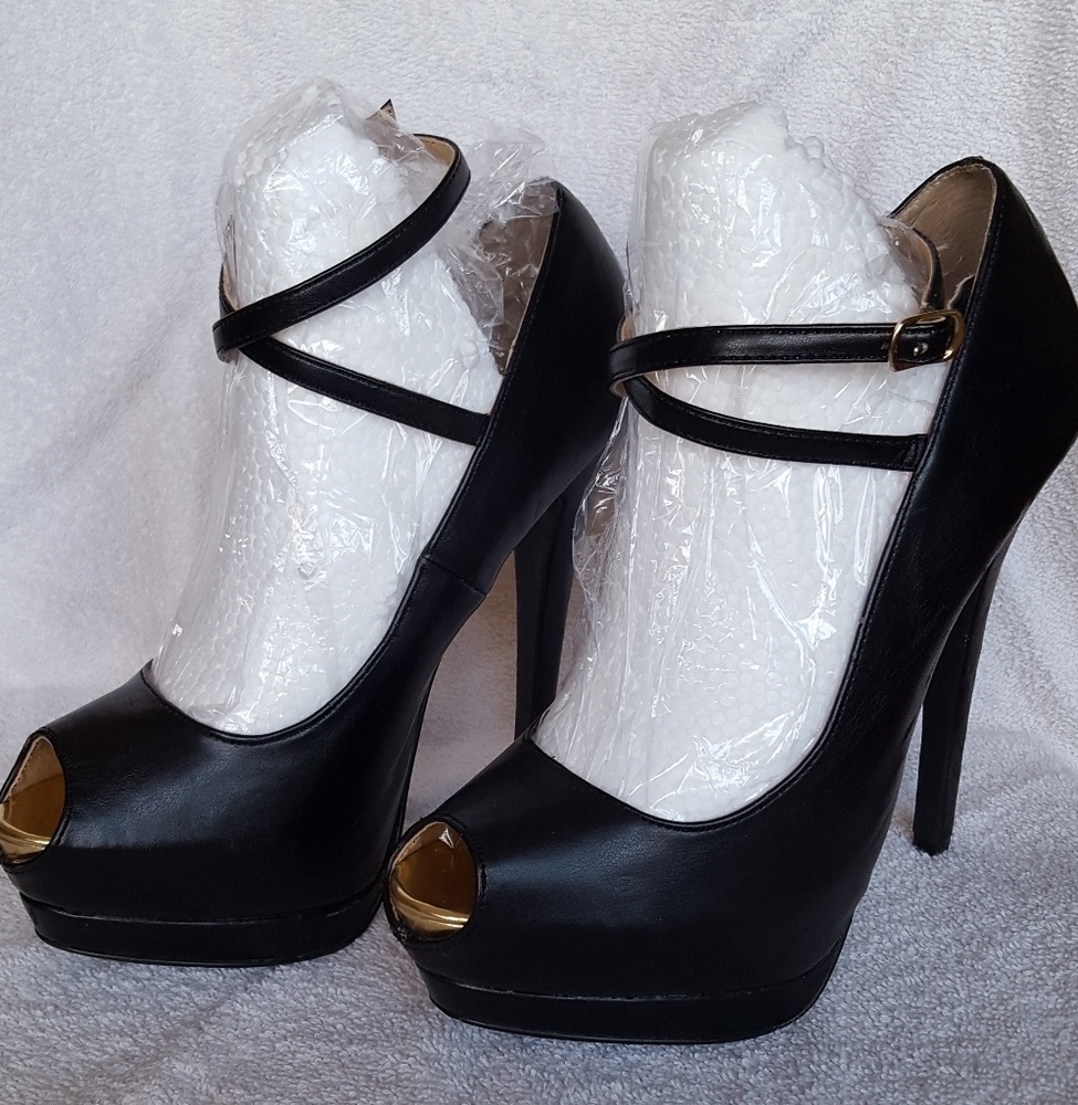 Peep toe heel